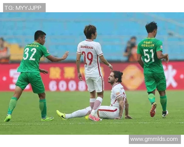 重庆足球队以70分领跑总决赛积分榜展现强劲实力